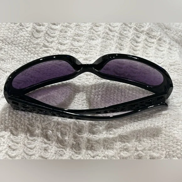 Foster Grant Black Sunglasses with Purple Tint - Picture 8 of 8